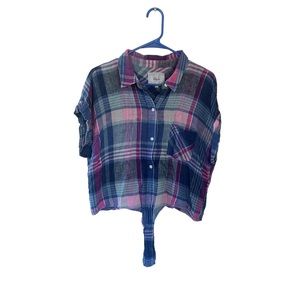 Rails Ladies Size L. Short sleeve button down Top. Tie in front.  351